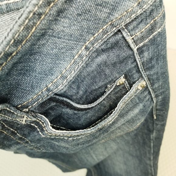 * Candie's Blue Ladies Size 5 Distressed Jean Capris Pants - Picture 8 of 11